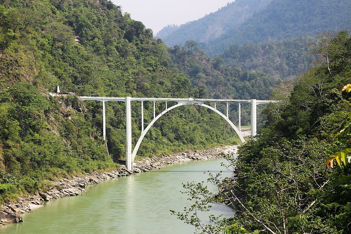 The Teesta flowing below the coronation bridge (Bernard Gagnon via Wikimedia Commons)