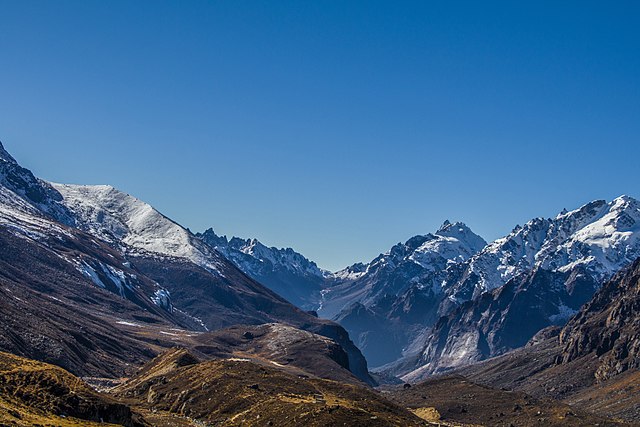 A view of the Himalayas (Image Source: Wikimedia Commons)