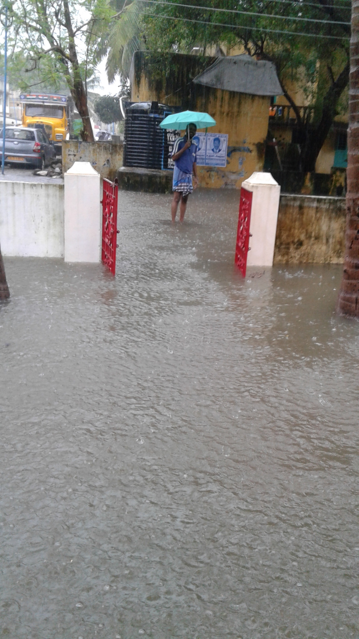 Water flowing into houses (Source: P Sakthivel)