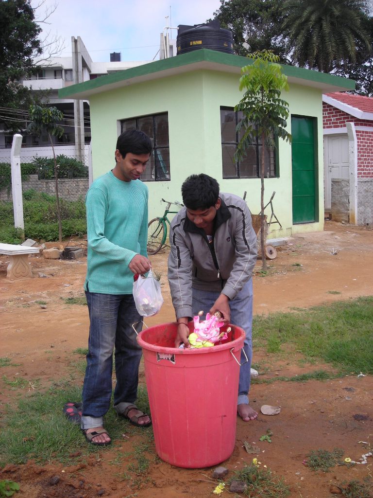 Bucket idol immersion