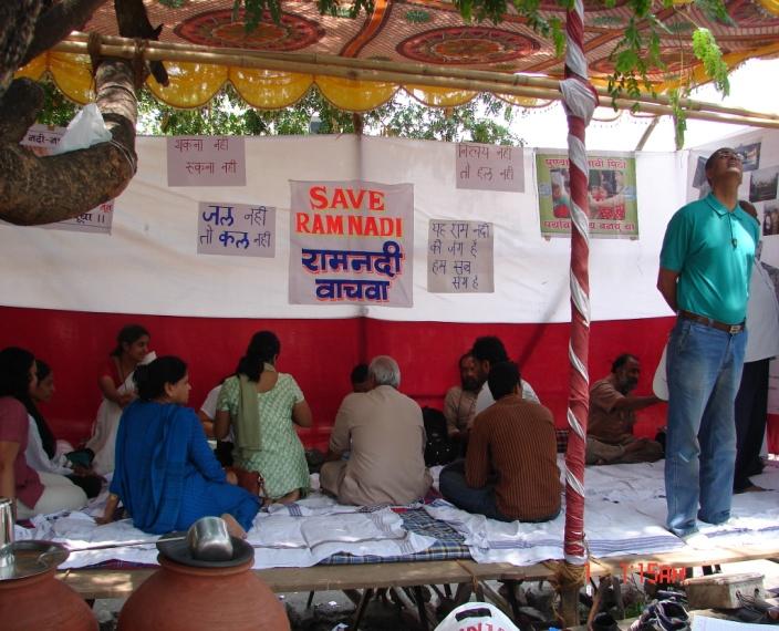 Citizens of Bavdhan on Hunger Strike Source: Parineeta Dandekar and Dainik Bhaskar