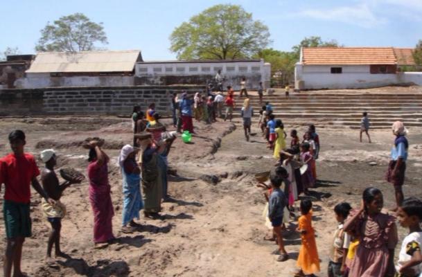 Everyone in the village woking on Tank construction