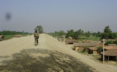 The Bagmati Embankment separating riverside on the left and countryside of the right near Ibrahimpur – Electric poles suggest the height of the embankment