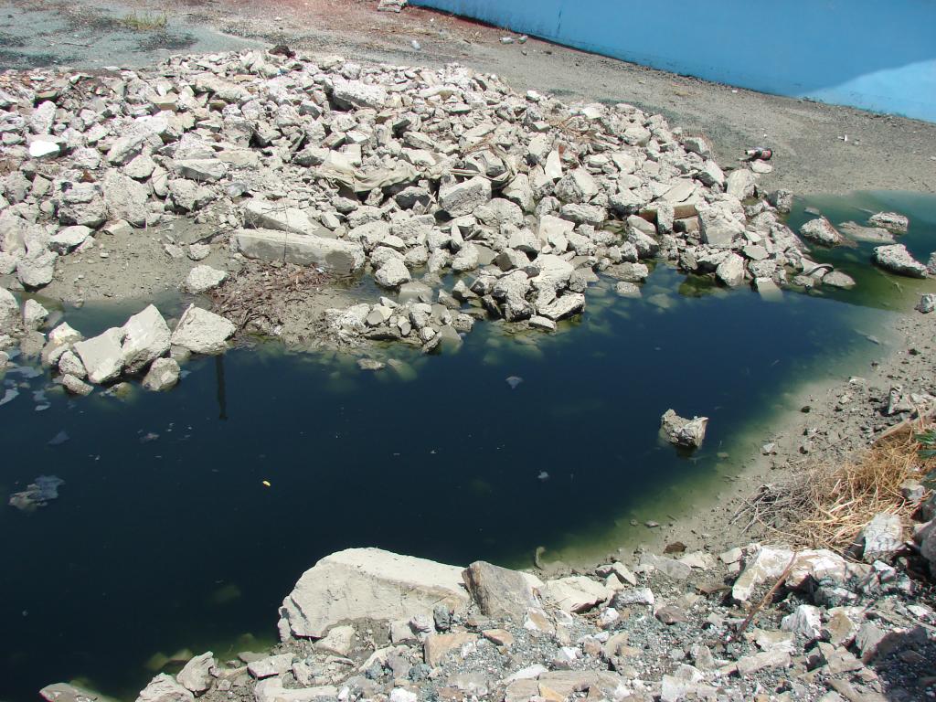 Effluents discharged from textile mills pollute the Bandi river. (Image: Swati Singh Sambhyal/CSE)