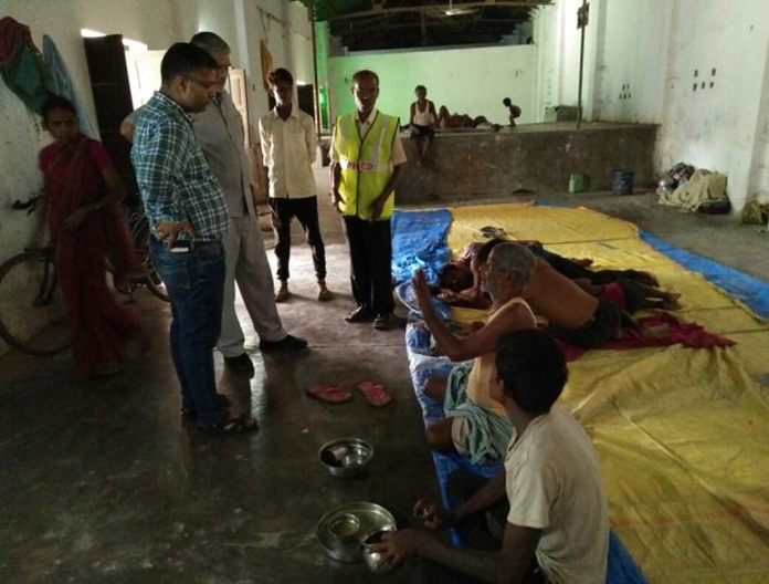 The genereral secretary of BJUP at Digha at the ITI relief camp in Patna.