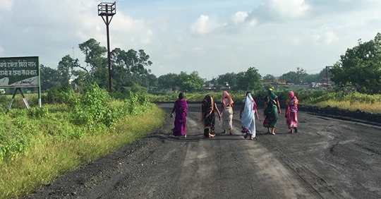 Corporate grab of land involved dealings and transactions between the patriarchal head of the industry and the patriarchal head of the family, leading to further exclusion of women, the film depicts (Image: Agar wo desh banati)