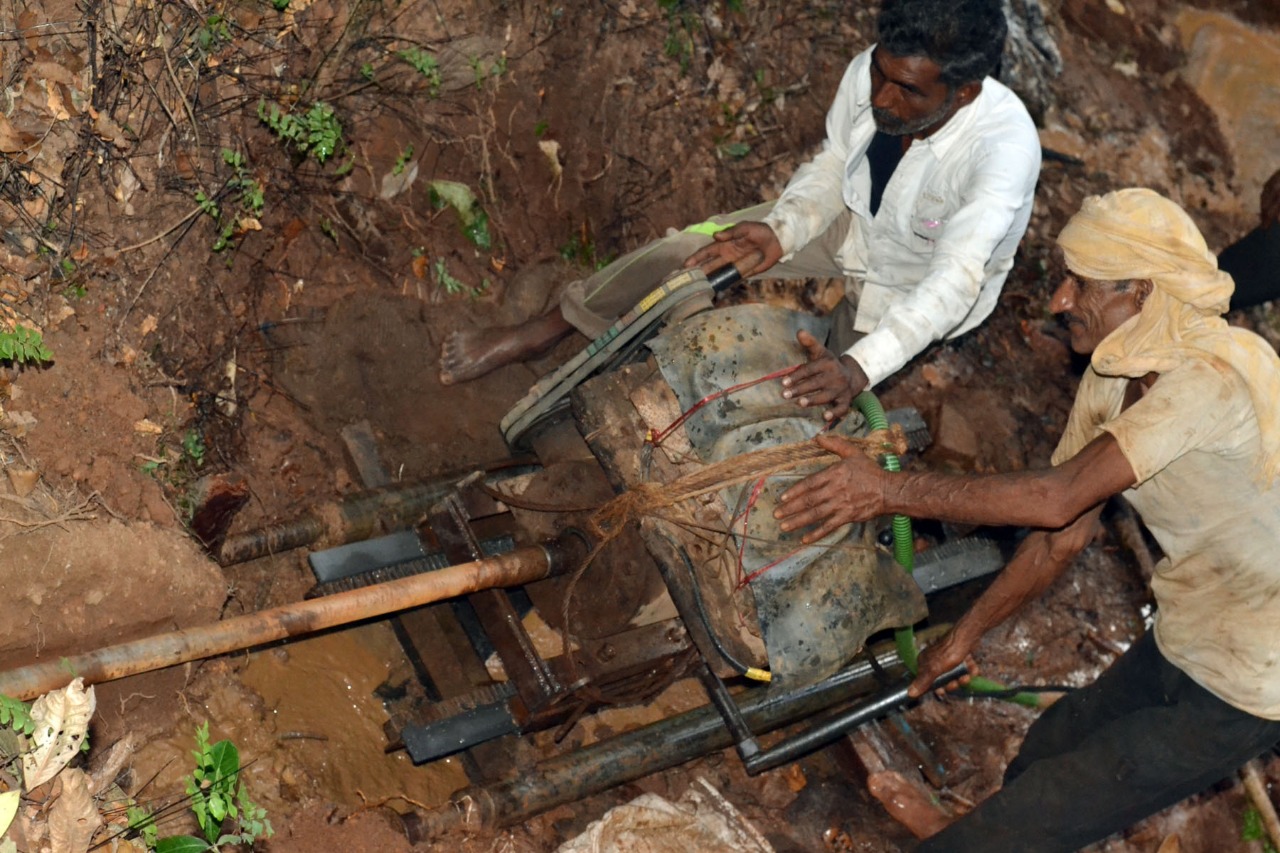 Horizontal boring in progress at a site. Adda boring is considered less exploitative than vertical boring. (Pic courtesy: 101Reporters)