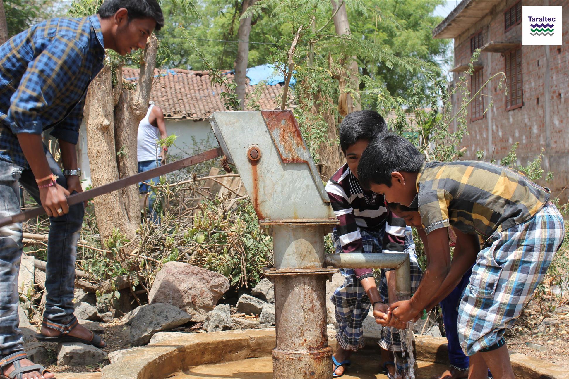 The new device treats water before it leaves the hand pumps. (Source: Taraltec)