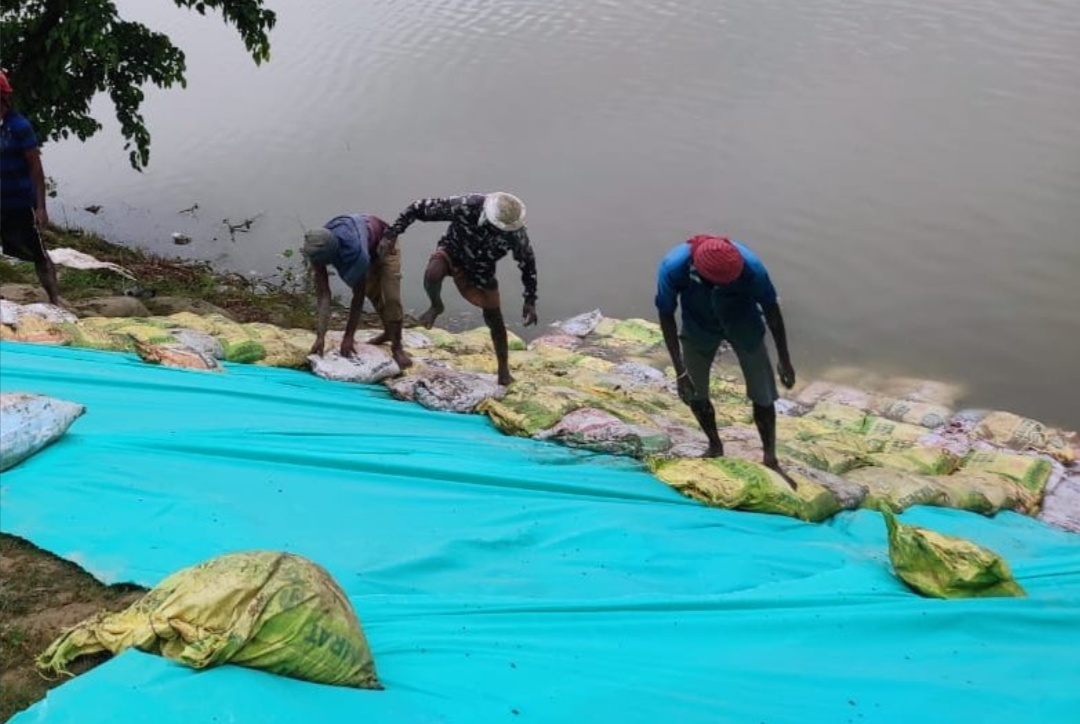 Repair work being carried out (Source: WRD Bihar Twitter))