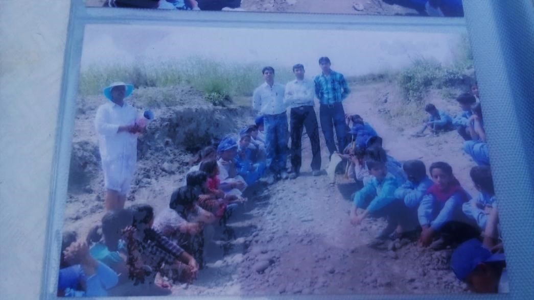 School teachers conduct educational activities at the bank of Somb in 2010. (Photo courtesy: Archive at Kanalsi villages)