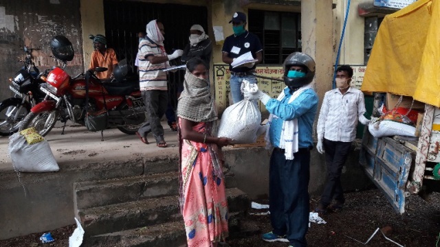 Distributing ration kits (Image Source: WOTR)