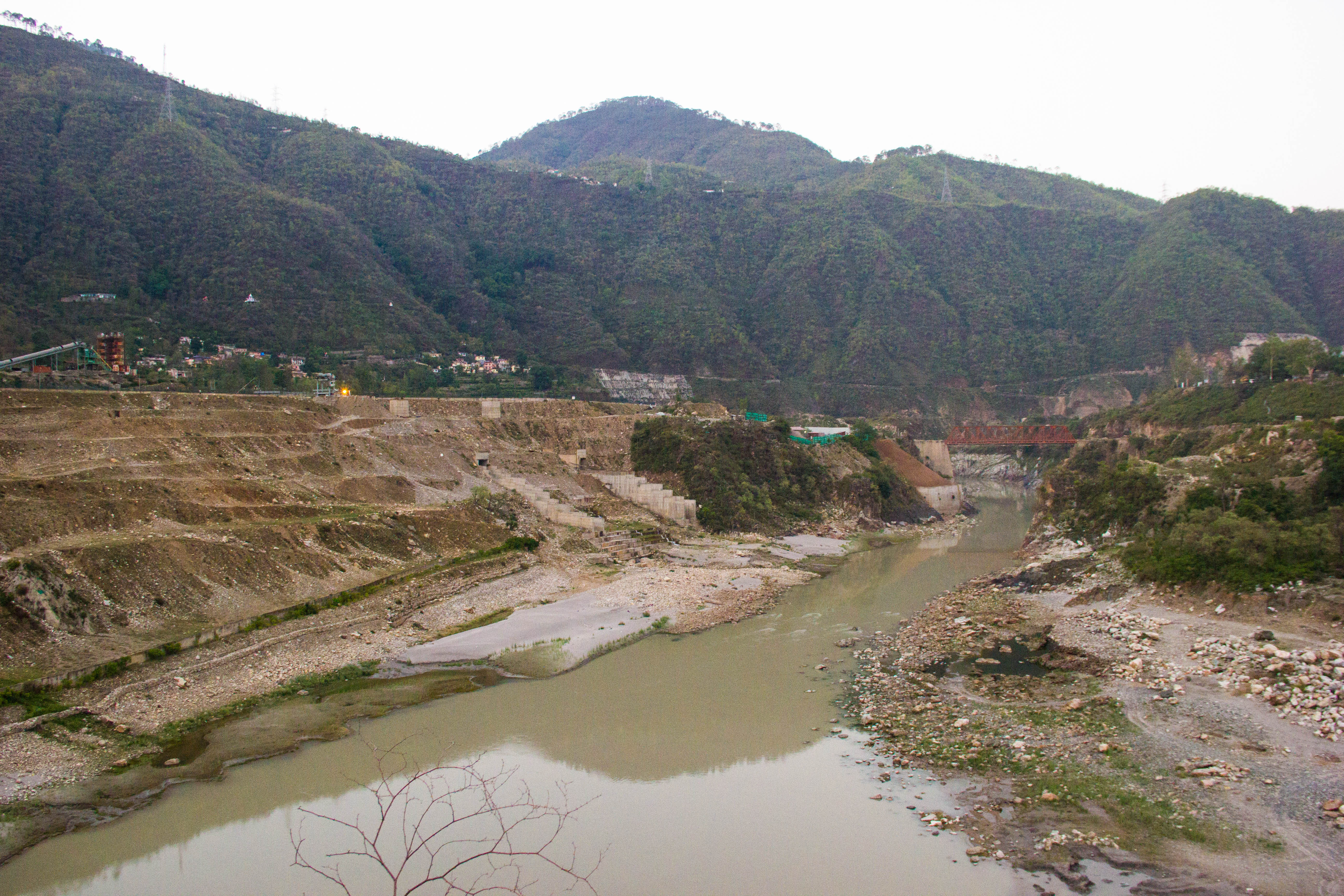 A stagnant Alaknanda at Mangasu. (Source: 101Reporters)