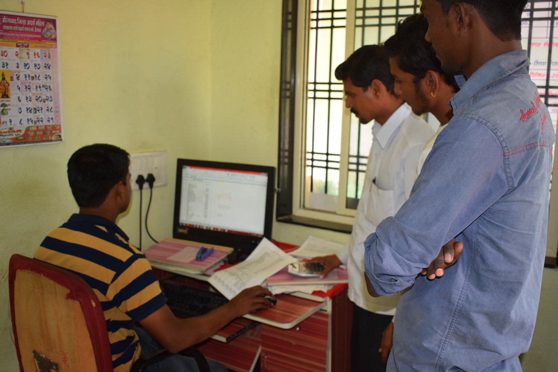 Villagers queue up at the gram panchayat office to get their water budget sorted. (Source: 101Reporters)