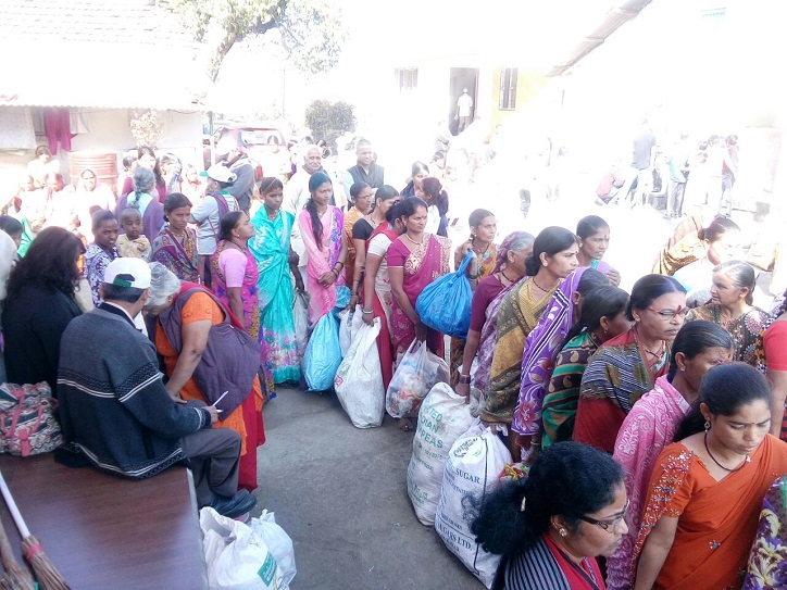 Women take their household waste to the gram panchayat. (Source: Sunil Bhokare)