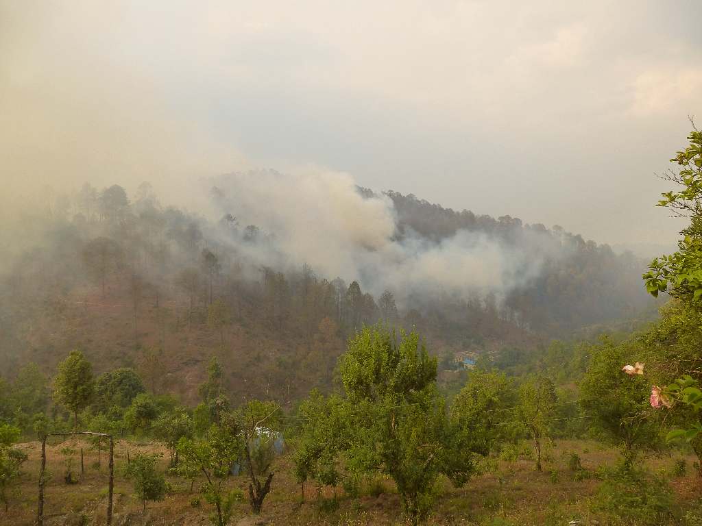 Smoking mountains offer evidence of smouldering fires