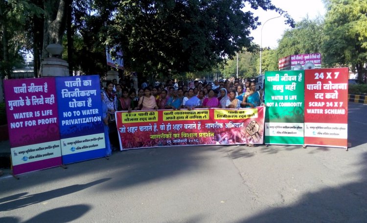 Residents of Nagpur protest water privatisation.