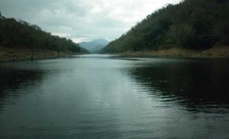 Mullaperiyar reservoir (Source: Sibiperiyar, Wikimedia Commons)