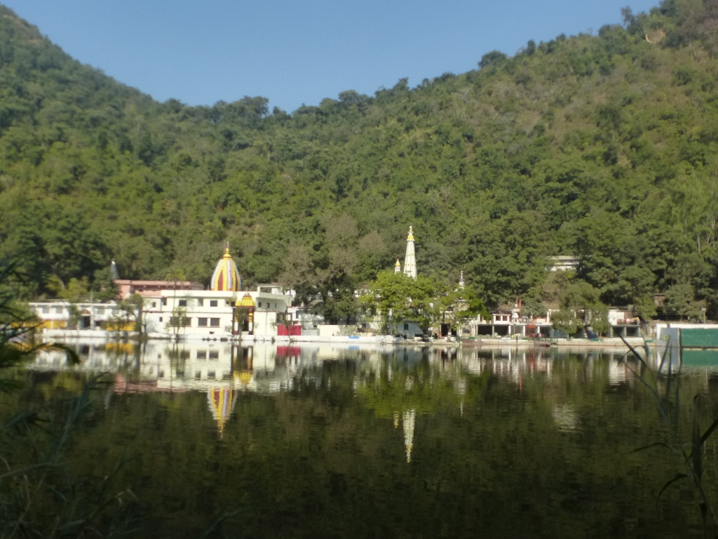 The temple and the associated buildings occupy the eastern end of the lake.