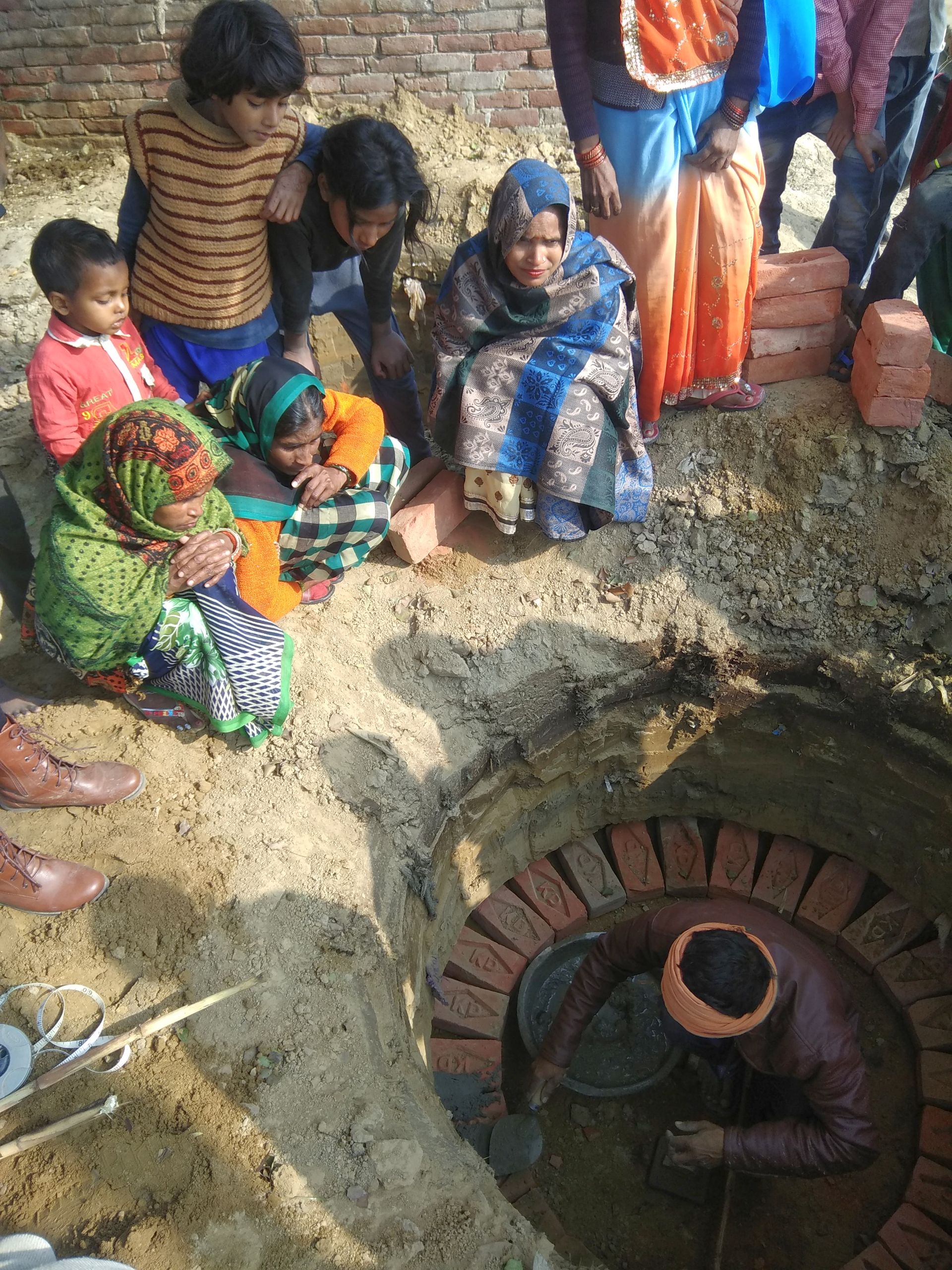 Women SHG members receive training on how to construct toilets. (Image: Divyanshu Seth)