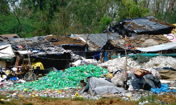 Wastepickers separate recyclable materials from waste at the Ghazipur landfill in Delhi (Image: Jacqui Kotyk, 2009)