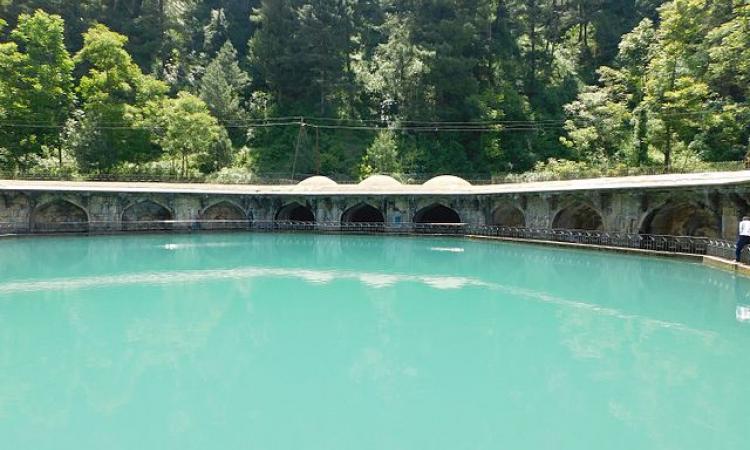 Verinag spring in Anantanag district of Kashmir (Image Source: Wikimedia Commons)