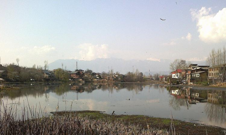 Gil Sar lake, Jammu and Kashmir (Image: Wikimedia Commons)