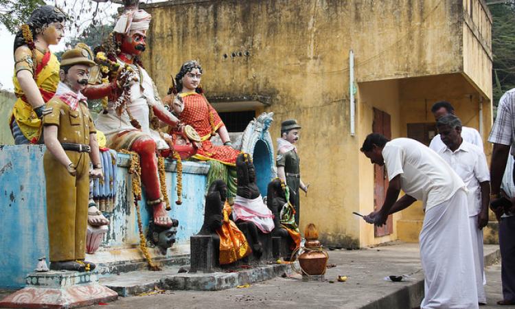 Villagers offer their prayers to the guardian of the Bahour tank, Ayyanar (Image: Seetha Gopalakrishnan, IWP)