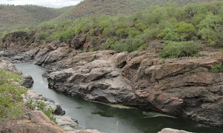 Narrow flow path of Cauvery, Mekedaatu (Source:Wikipedia)