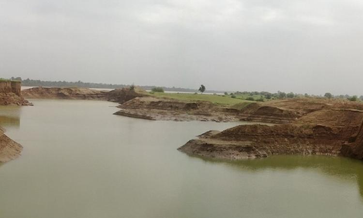 Sand mining in the Narmada valley