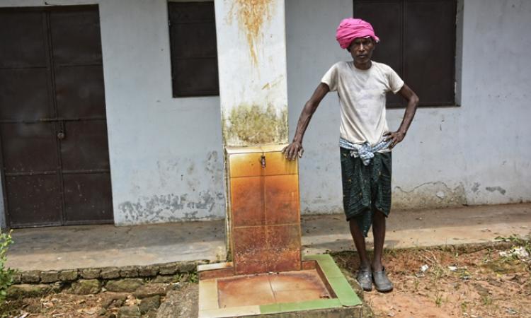 The colour of the tiles around the public stand-post at Talabeda, Odisha have changed from white to red due to iron contamination.