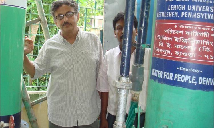 Arsenic removal unit developed by Arup Sengupta, Lehigh University, Bethlehem at Howrah, West Bengal. (Source: Wikimedia Commons)