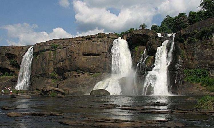 Athirapilly waterfalls Source:Sangfroid, Wikimedia