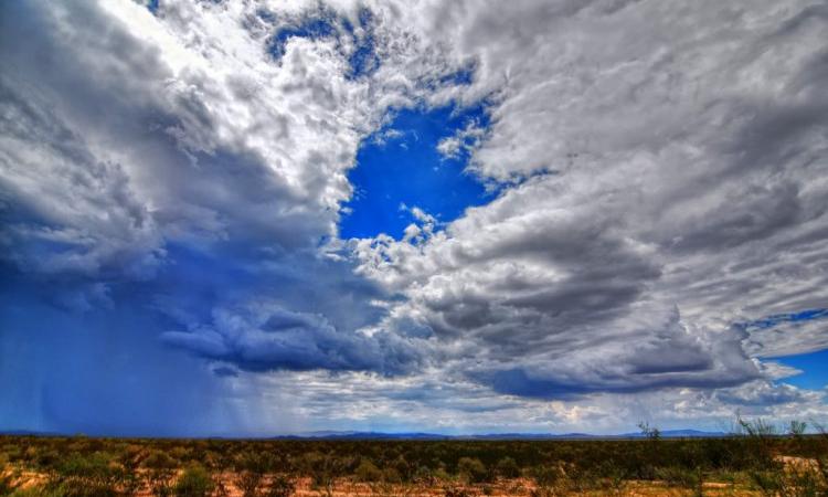 Shape of clouds can be an important indicator of weather. Source: Robert Hensley/Wikimedia Commons