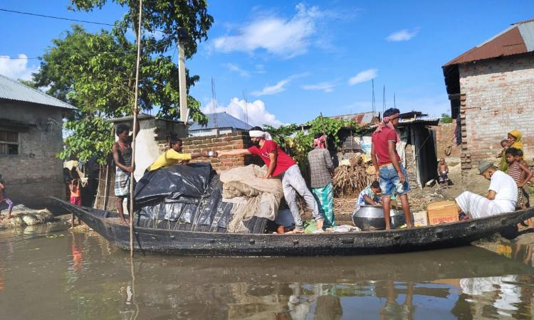 Locals provide aid to people hit by floods in Bihar