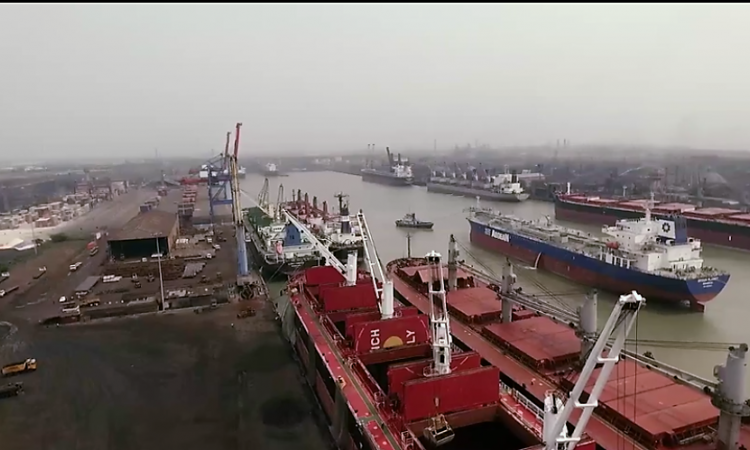 Haldia port in West Bengal (Source: Wikimedia commons)