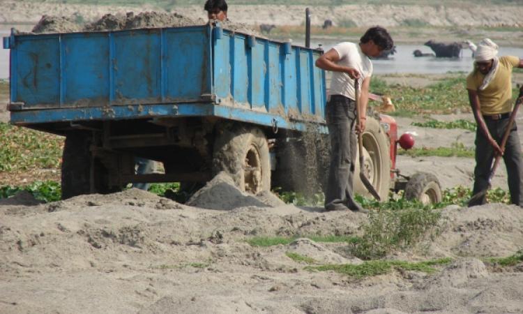 Sand mining near the Yamuna river