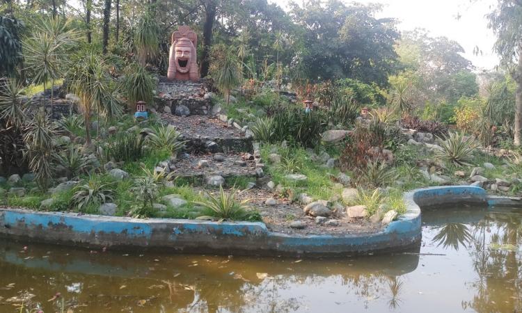 A fountain at Central Park in Salt Lake. Visitors fear that the stagnant water is becoming a breeding ground for mosquitoes. (Pic courtesy: Gurvinder Singh)