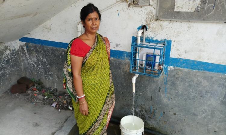 Nila Shaw collects water from the ADU. (Photo by Gurvinder Singh)