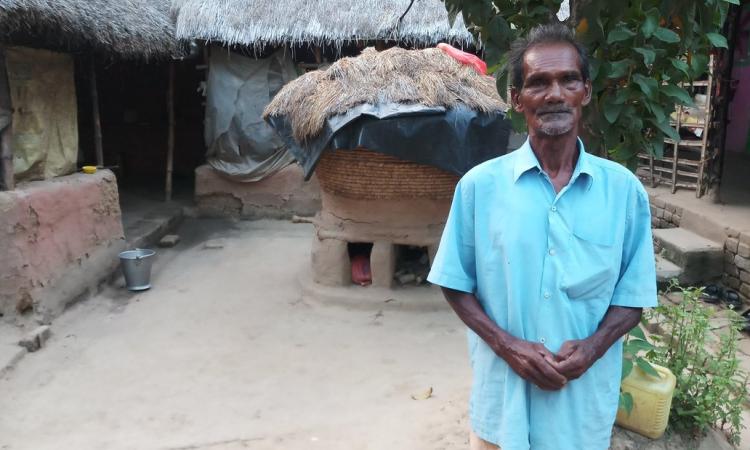 Renupada Bagdi in front of his thatched house. (Photo: Gurvinder Singh)