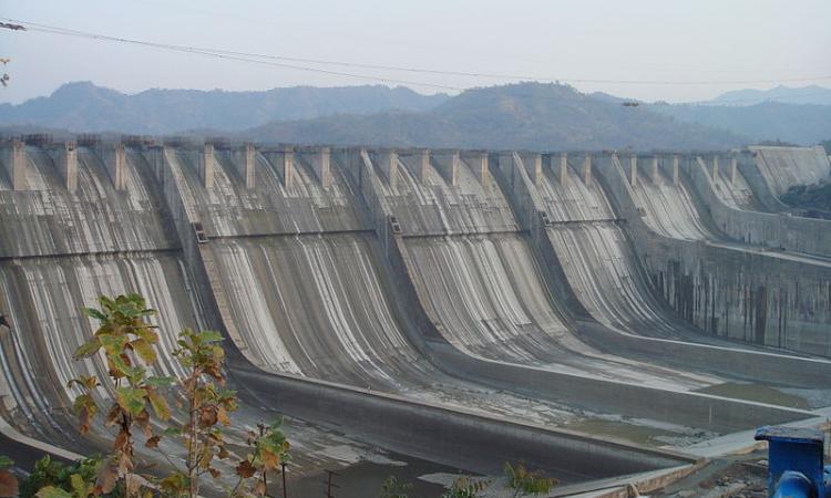 Sardar Sarovar Dam (Source: Wikimedia Commons)